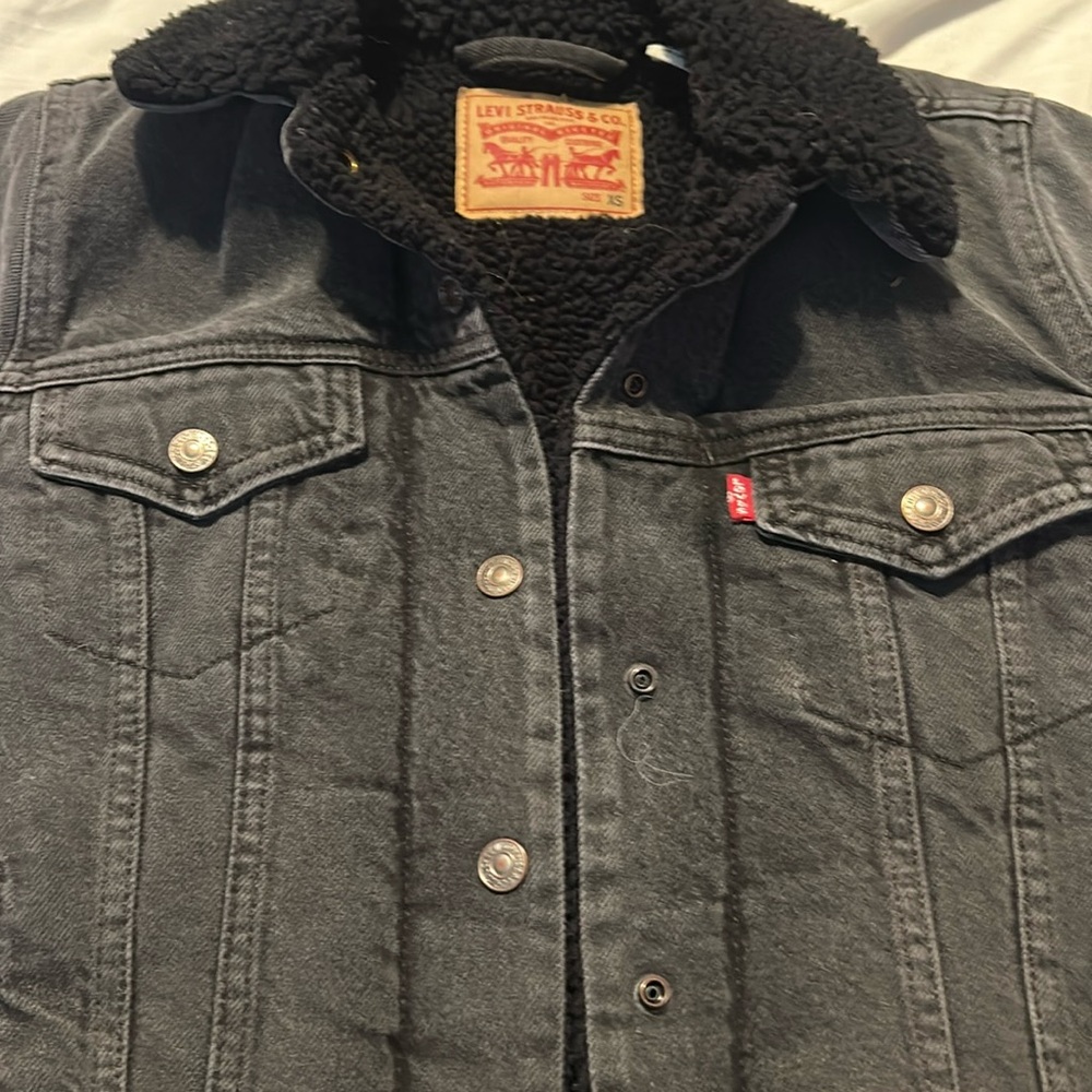 Charcoal black Levi’s fleece lines denim jacket